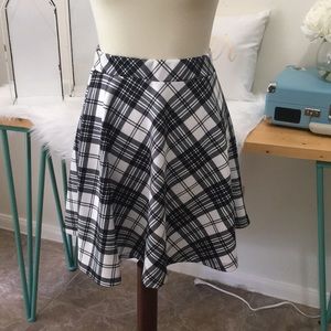 Black and white skater skirt / half moon‎ sz med